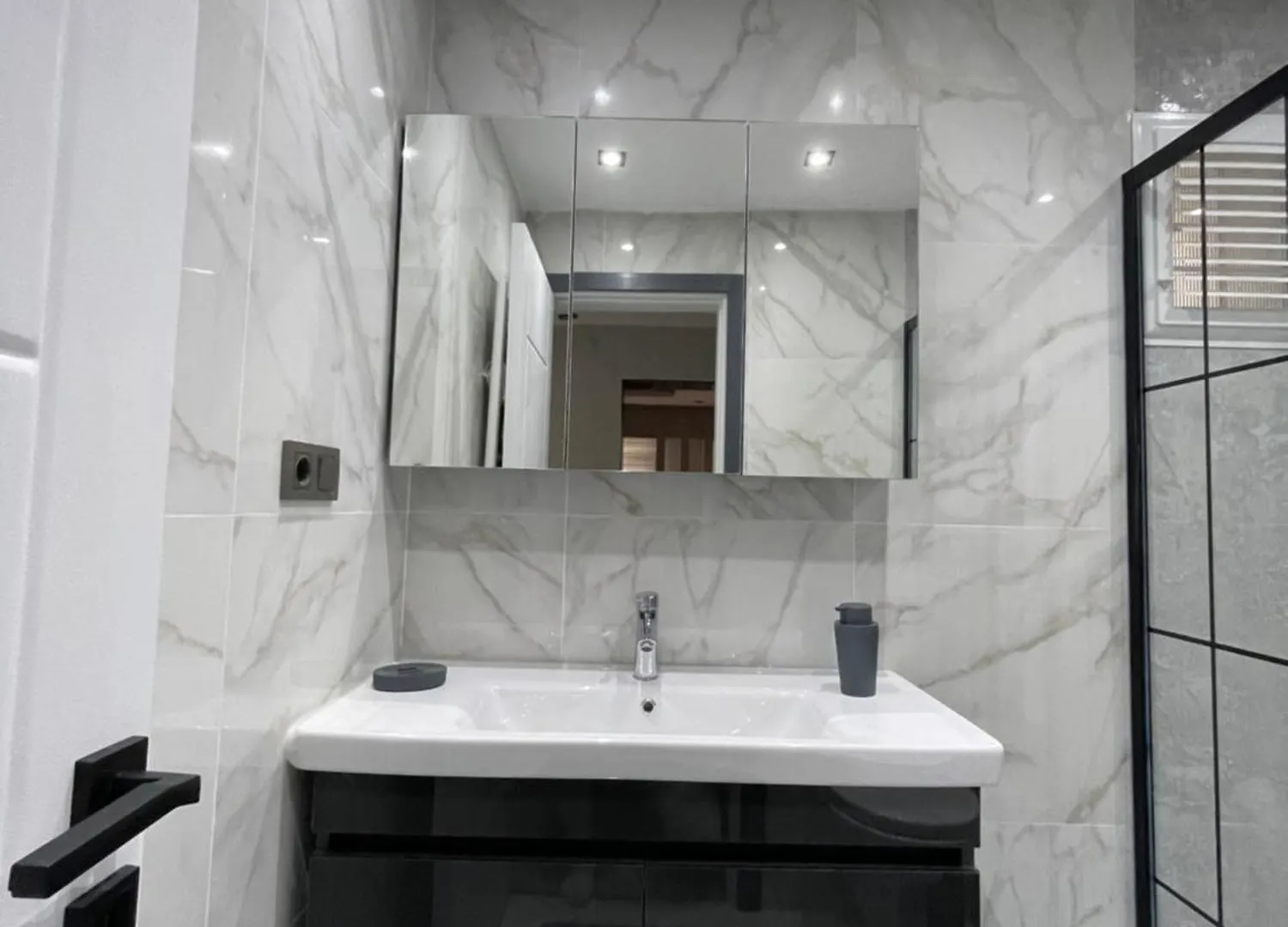 Apartamento Sabiha Goekcen Airport & Metro Estambul